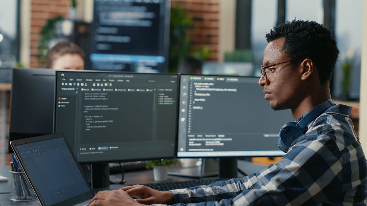 imagem sobre Back end: o que é, como funciona e por que essa área é essencial na tecnologia