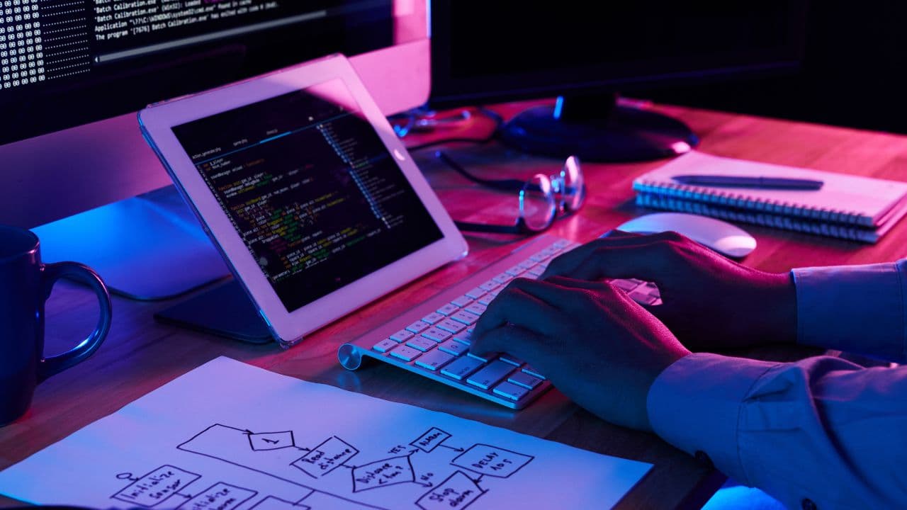 imagem sobre Front end e back end: entenda a diferença e como essas áreas funcionam